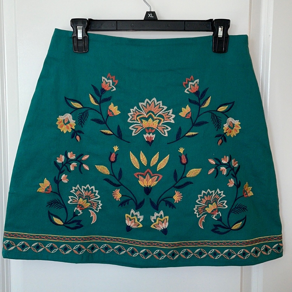 francesca’s miami green embroidered side zip skirt